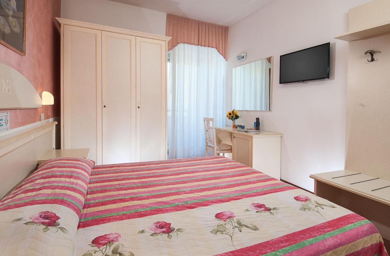 Hotel Napoleon Габиче Маре Екстериор снимка
