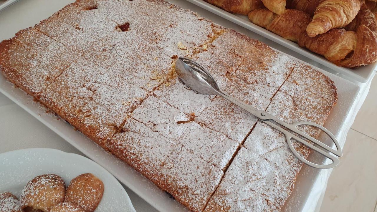 Hotel Napoleon Габиче Маре Екстериор снимка