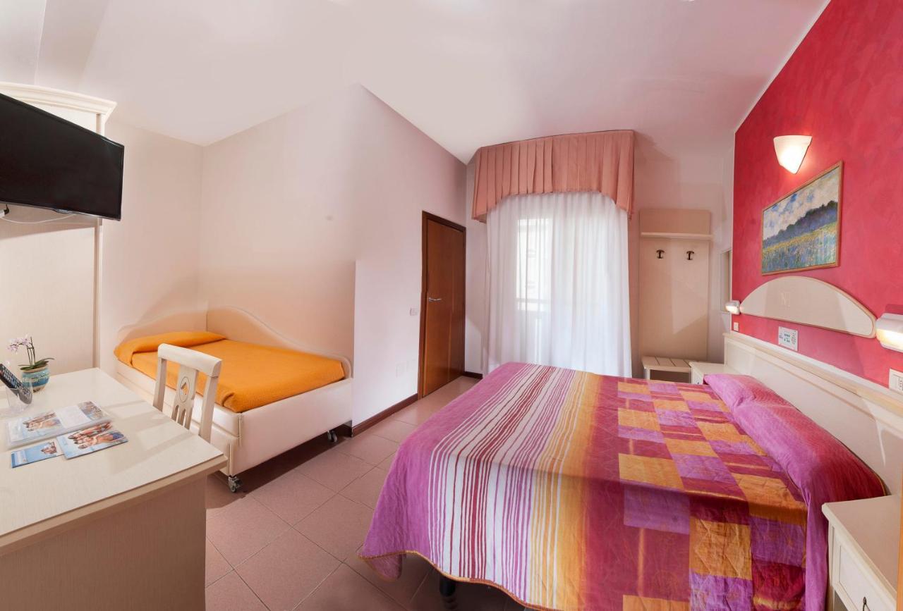 Hotel Napoleon Габиче Маре Екстериор снимка