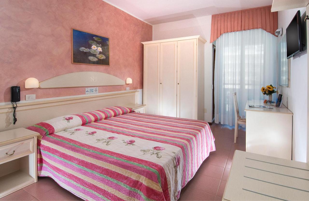 Hotel Napoleon Габиче Маре Екстериор снимка