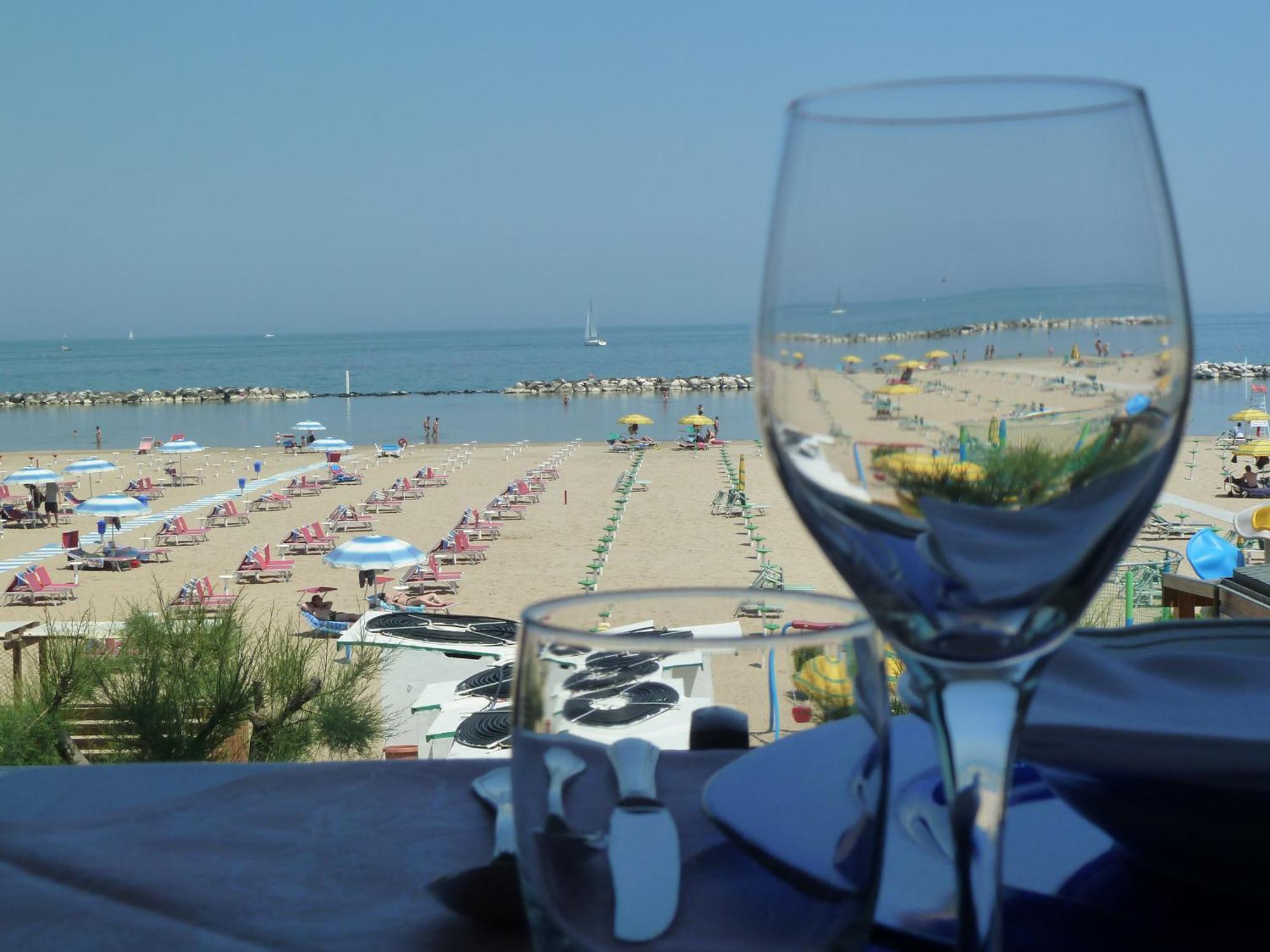 Hotel Napoleon Габиче Маре Екстериор снимка