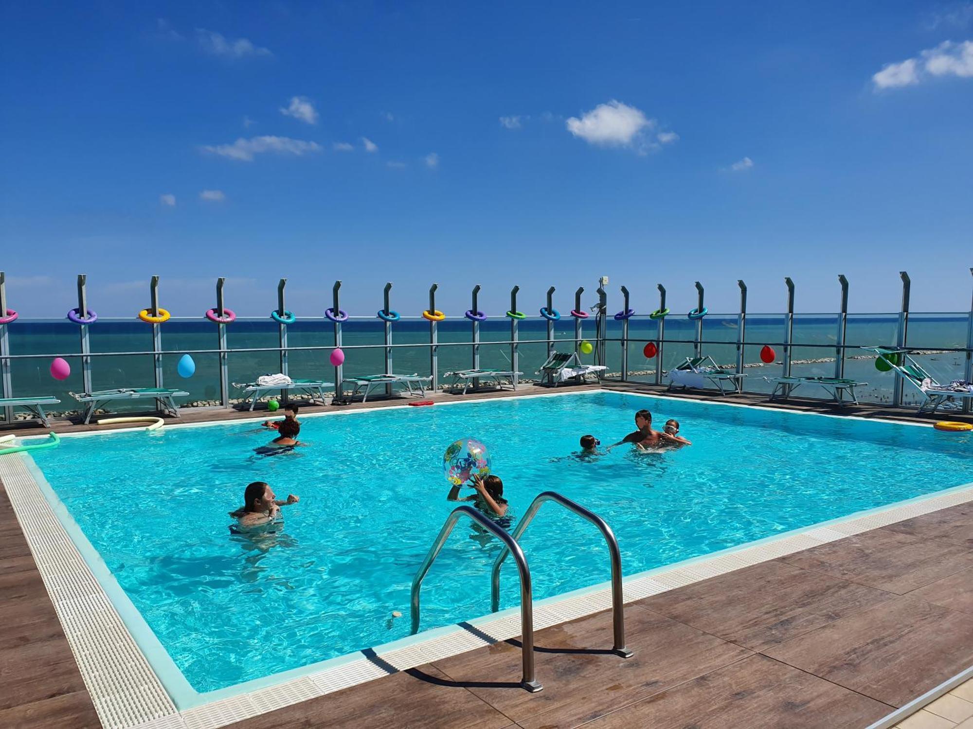 Hotel Napoleon Габиче Маре Екстериор снимка